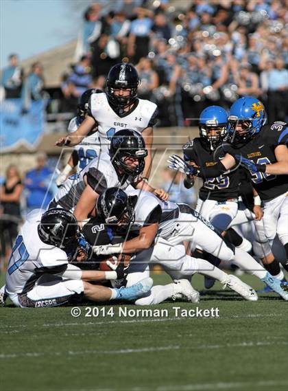 Thumbnail 2 in Hutchinson vs. East (KSHSAA 6A Final) photogallery.