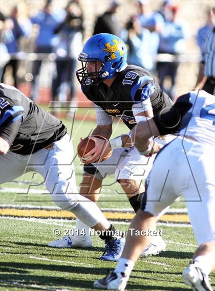 Thumbnail 2 in Hutchinson vs. East (KSHSAA 6A Final) photogallery.