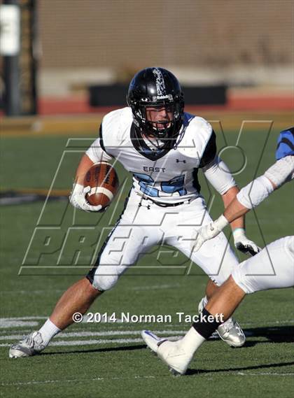 Thumbnail 2 in Hutchinson vs. East (KSHSAA 6A Final) photogallery.
