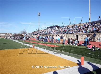 Thumbnail 2 in Hutchinson vs. East (KSHSAA 6A Final) photogallery.