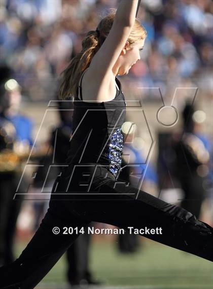 Thumbnail 2 in Hutchinson vs. East (KSHSAA 6A Final) photogallery.