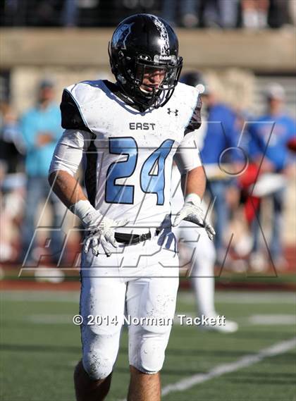 Thumbnail 3 in Hutchinson vs. East (KSHSAA 6A Final) photogallery.