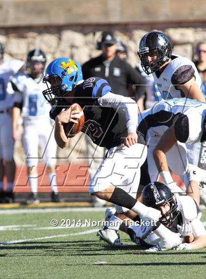 Thumbnail 1 in Hutchinson vs. East (KSHSAA 6A Final) photogallery.