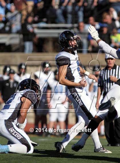 Thumbnail 3 in Hutchinson vs. East (KSHSAA 6A Final) photogallery.