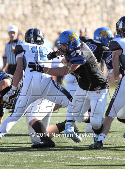 Thumbnail 2 in Hutchinson vs. East (KSHSAA 6A Final) photogallery.
