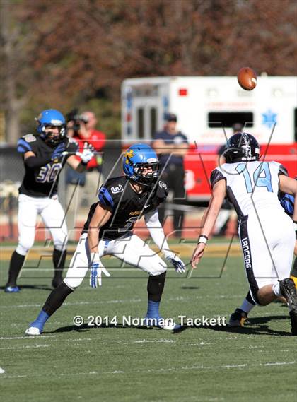 Thumbnail 2 in Hutchinson vs. East (KSHSAA 6A Final) photogallery.