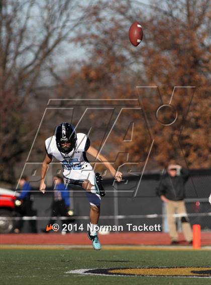 Thumbnail 2 in Hutchinson vs. East (KSHSAA 6A Final) photogallery.