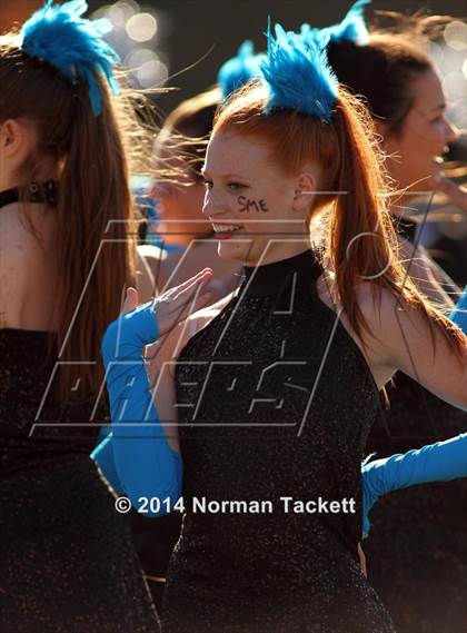 Thumbnail 2 in Hutchinson vs. East (KSHSAA 6A Final) photogallery.