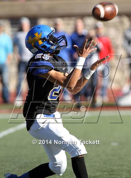 Thumbnail 1 in Hutchinson vs. East (KSHSAA 6A Final) photogallery.