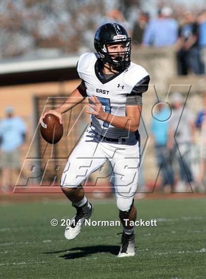 Thumbnail 3 in Hutchinson vs. East (KSHSAA 6A Final) photogallery.