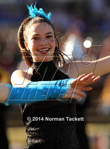 Thumbnail 2 in Hutchinson vs. East (KSHSAA 6A Final) photogallery.