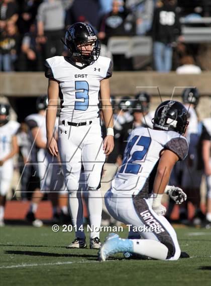 Thumbnail 2 in Hutchinson vs. East (KSHSAA 6A Final) photogallery.