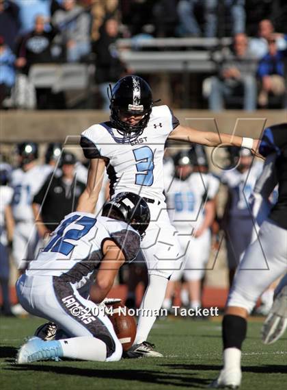 Thumbnail 1 in Hutchinson vs. East (KSHSAA 6A Final) photogallery.