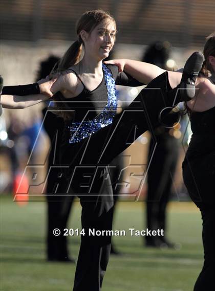 Thumbnail 1 in Hutchinson vs. East (KSHSAA 6A Final) photogallery.