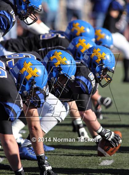 Thumbnail 2 in Hutchinson vs. East (KSHSAA 6A Final) photogallery.