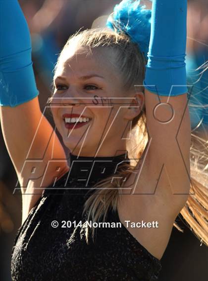 Thumbnail 2 in Hutchinson vs. East (KSHSAA 6A Final) photogallery.