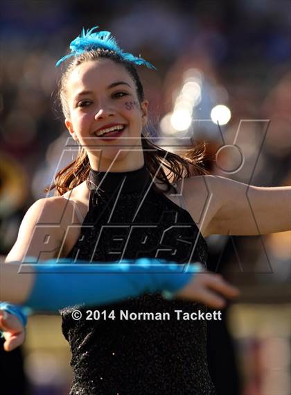 Thumbnail 1 in Hutchinson vs. East (KSHSAA 6A Final) photogallery.