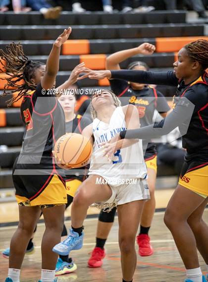 Thumbnail 2 in Triton vs. Elizabeth Seton (Battle in the Bull Invitational) photogallery.