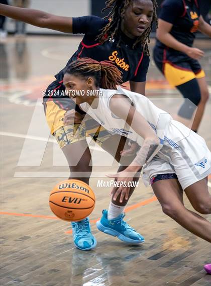 Thumbnail 1 in Triton vs. Elizabeth Seton (Battle in the Bull Invitational) photogallery.