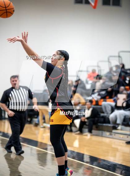 Thumbnail 2 in Triton vs. Elizabeth Seton (Battle in the Bull Invitational) photogallery.