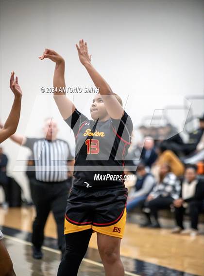 Thumbnail 2 in Triton vs. Elizabeth Seton (Battle in the Bull Invitational) photogallery.