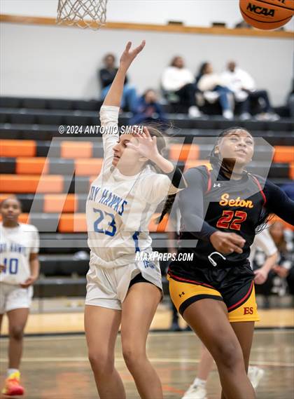 Thumbnail 2 in Triton vs. Elizabeth Seton (Battle in the Bull Invitational) photogallery.
