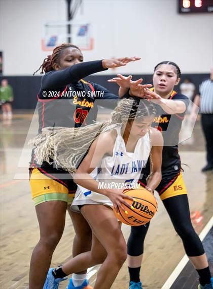 Thumbnail 2 in Triton vs. Elizabeth Seton (Battle in the Bull Invitational) photogallery.