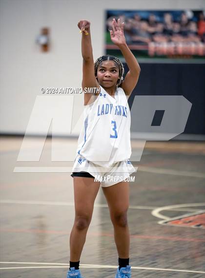 Thumbnail 2 in Triton vs. Elizabeth Seton (Battle in the Bull Invitational) photogallery.