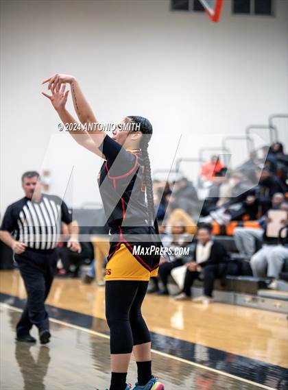 Thumbnail 3 in Triton vs. Elizabeth Seton (Battle in the Bull Invitational) photogallery.