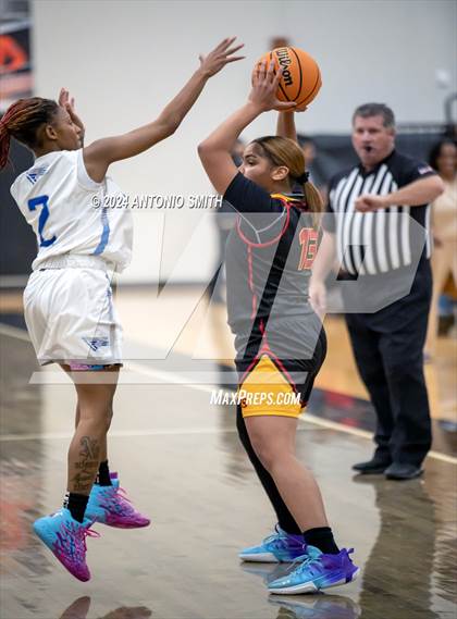 Thumbnail 2 in Triton vs. Elizabeth Seton (Battle in the Bull Invitational) photogallery.
