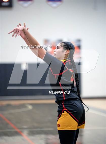Thumbnail 3 in Triton vs. Elizabeth Seton (Battle in the Bull Invitational) photogallery.