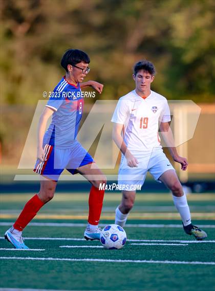 Thumbnail 3 in Grand Oaks @ Oak Ridge (Battle of the Oaks) photogallery.