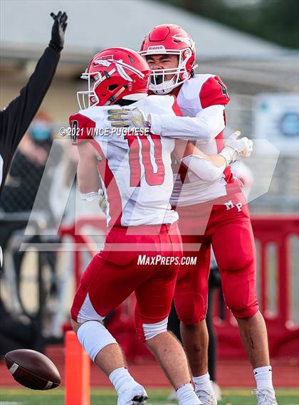 Thumbnail 2 in Yelm vs. Marysville-Pilchuck (3A Playoffs) photogallery.