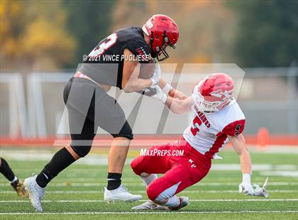 Thumbnail 2 in Yelm vs. Marysville-Pilchuck (3A Playoffs) photogallery.