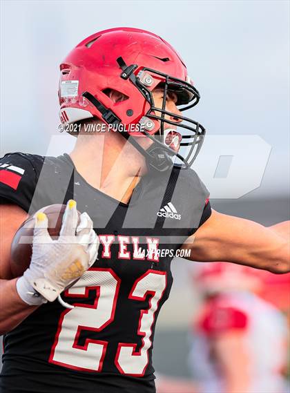Thumbnail 1 in Yelm vs. Marysville-Pilchuck (3A Playoffs) photogallery.