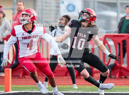 Thumbnail 1 in Yelm vs. Marysville-Pilchuck (3A Playoffs) photogallery.