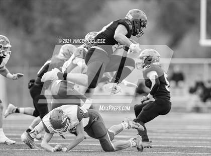 Thumbnail 1 in Yelm vs. Marysville-Pilchuck (3A Playoffs) photogallery.