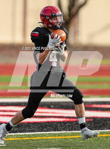 Thumbnail 2 in Yelm vs. Marysville-Pilchuck (3A Playoffs) photogallery.