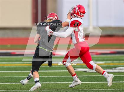 Thumbnail 2 in Yelm vs. Marysville-Pilchuck (3A Playoffs) photogallery.