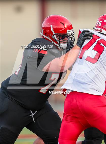 Thumbnail 1 in Yelm vs. Marysville-Pilchuck (3A Playoffs) photogallery.