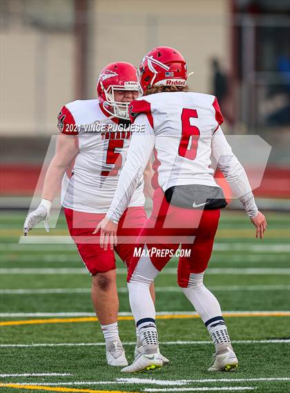 Thumbnail 2 in Yelm vs. Marysville-Pilchuck (3A Playoffs) photogallery.