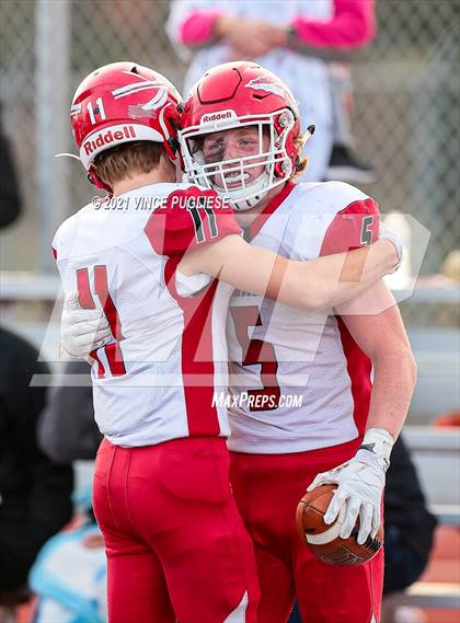 Thumbnail 2 in Yelm vs. Marysville-Pilchuck (3A Playoffs) photogallery.
