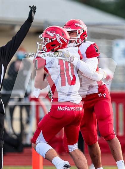 Thumbnail 3 in Yelm vs. Marysville-Pilchuck (3A Playoffs) photogallery.