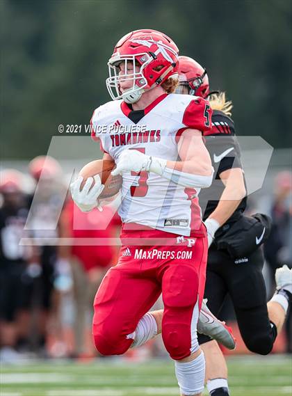 Thumbnail 2 in Yelm vs. Marysville-Pilchuck (3A Playoffs) photogallery.
