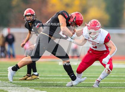 Thumbnail 1 in Yelm vs. Marysville-Pilchuck (3A Playoffs) photogallery.