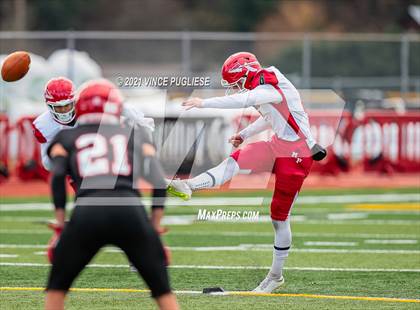 Thumbnail 3 in Yelm vs. Marysville-Pilchuck (3A Playoffs) photogallery.