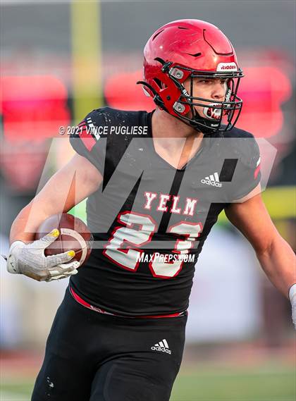 Thumbnail 2 in Yelm vs. Marysville-Pilchuck (3A Playoffs) photogallery.
