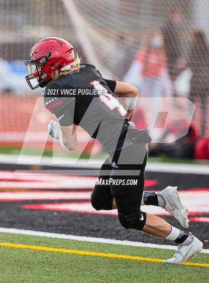 Thumbnail 1 in Yelm vs. Marysville-Pilchuck (3A Playoffs) photogallery.