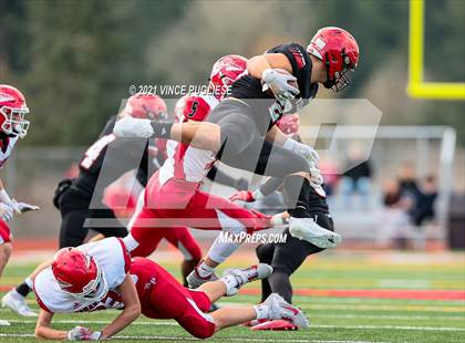 Thumbnail 2 in Yelm vs. Marysville-Pilchuck (3A Playoffs) photogallery.