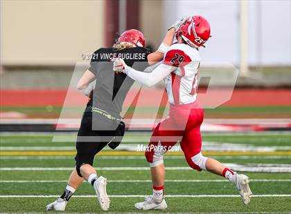 Thumbnail 3 in Yelm vs. Marysville-Pilchuck (3A Playoffs) photogallery.